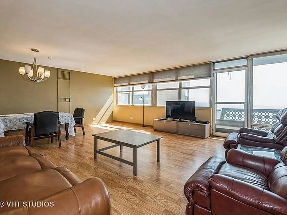3rd image of 6301 N Sheridan Rd APT 10R
