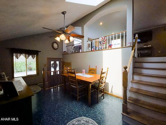4th image of 776 Reservoir Rd