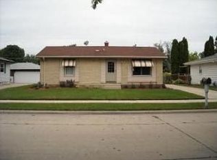 1720 88th St, Kenosha, WI 53143