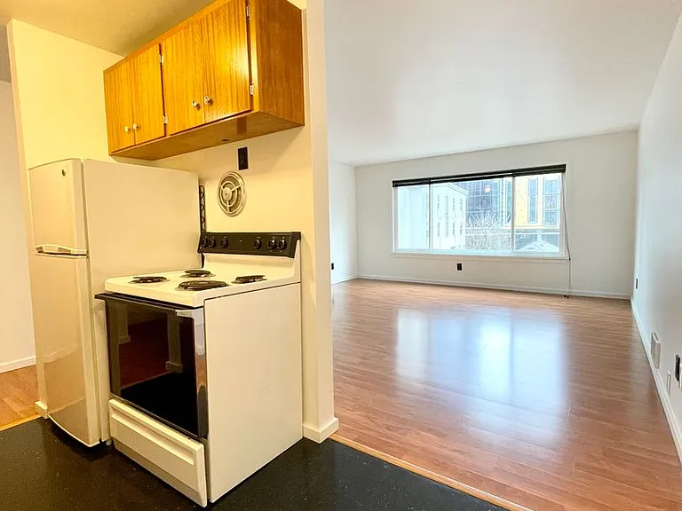Escolier Apartments — Photo 24