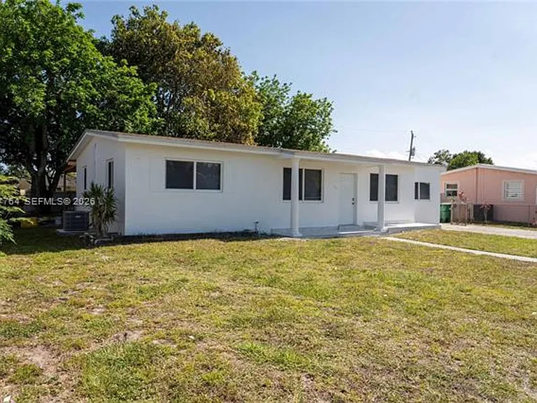 4000 NW 195th St — Photo 3