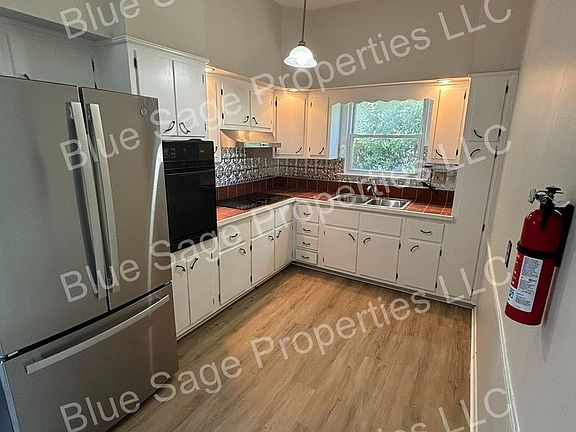 4th image of 26 Stratford Ave Floor 1