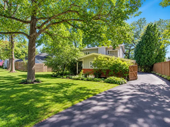 305 Dunbar Rd, Mundelein, IL 60060