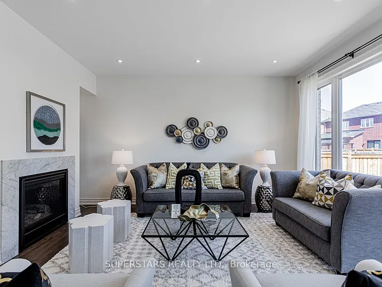11 Empire Dr — Photo 9