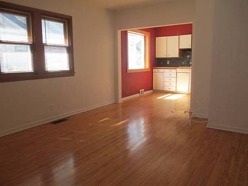 3rd image of 2724 40th Ave S