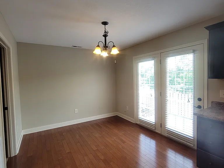 652 Grays Pointe Ct — Photo 8