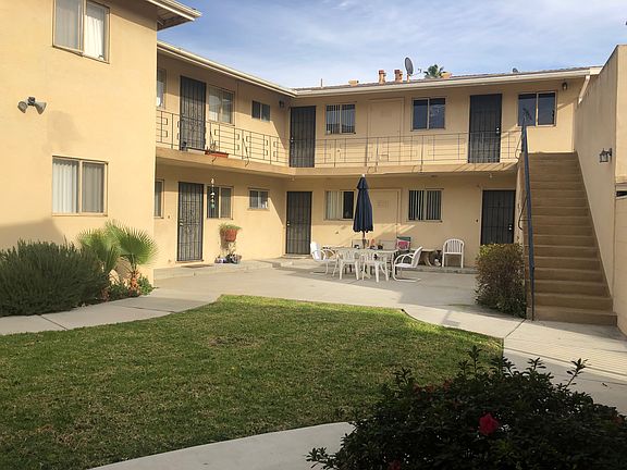 3rd image of 12062 Moorpark St APT 5