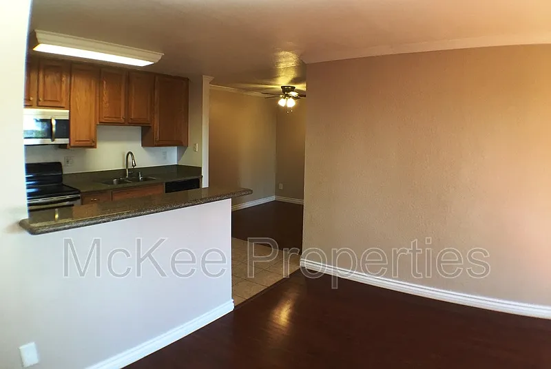 Building Photo - 1661 Bayview Heights Dr #18