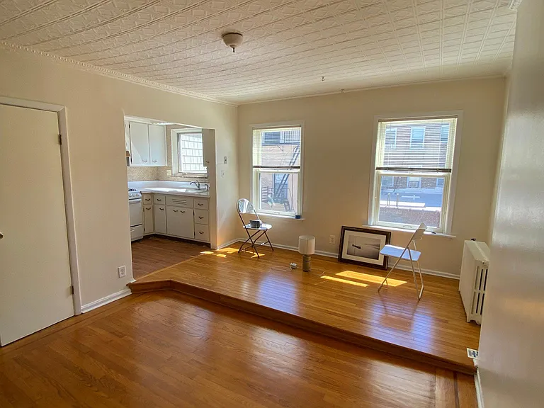 725 Bloomfield St — Photo 4