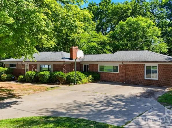 2089 Connelly Springs Rd, Lenoir, NC 28645