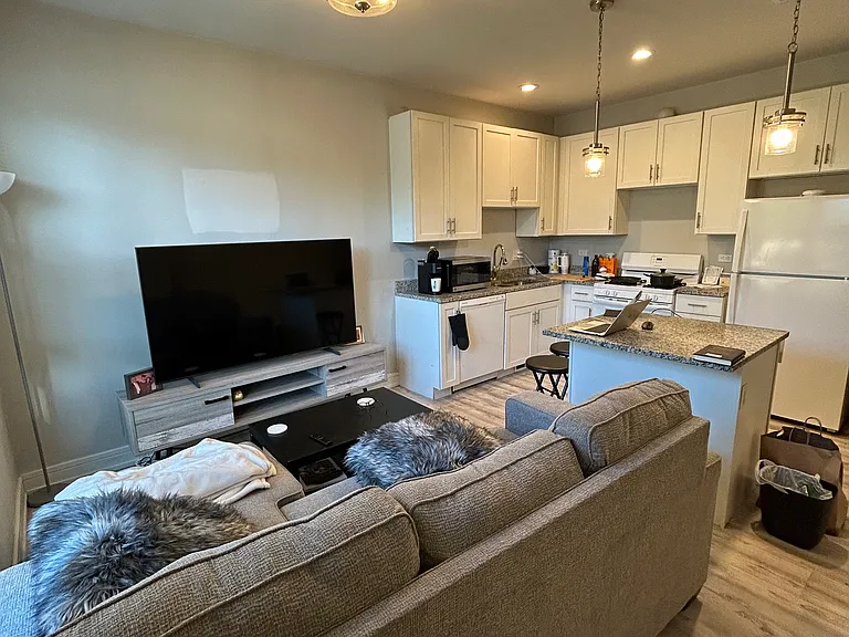 2853 W Washington Blvd #1 — Photo 2