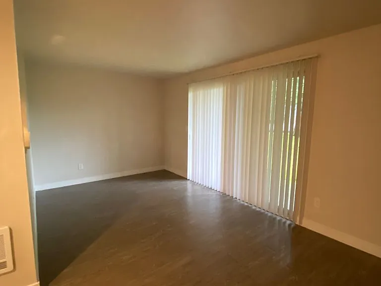 Bayview East Apartments — Photo 4