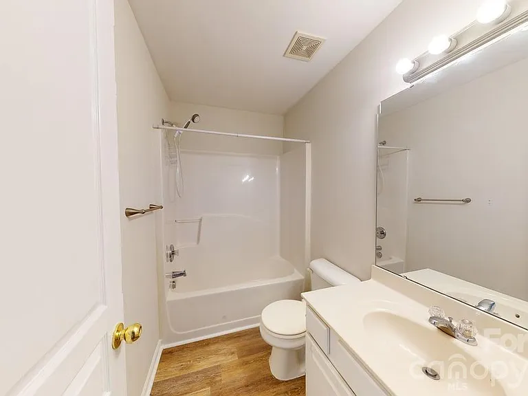 5545 Seths Dr — Photo 12