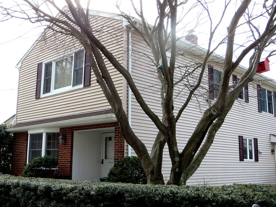1st image of 115 Underhill Ave
