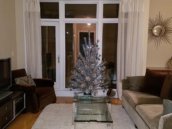 Entryway to livingroom