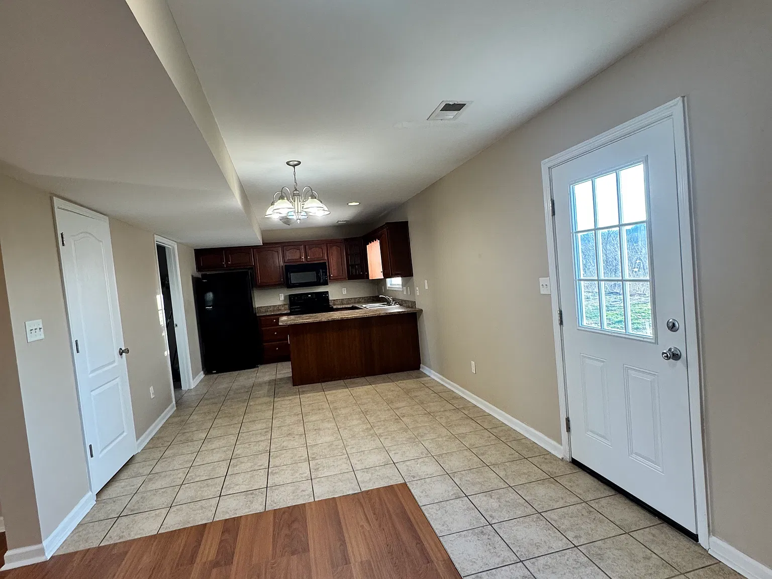3 bed, 2.5 bath, 1785 sqft, $1,400 — Photo 4