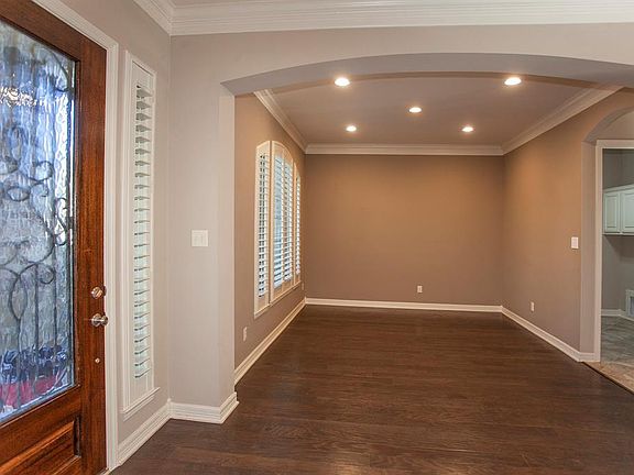 3rd image of 23 Clare Point Dr