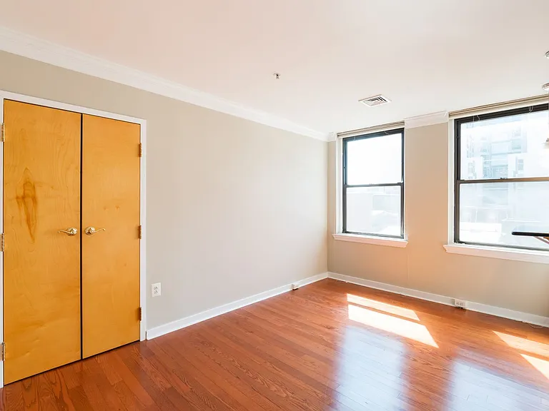 1939 Chestnut St #4B — Photo 5