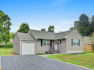 39 Woodhull Rd, Huntington, NY 11743