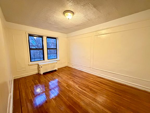 4th image of 660 E 242nd St Floor 3