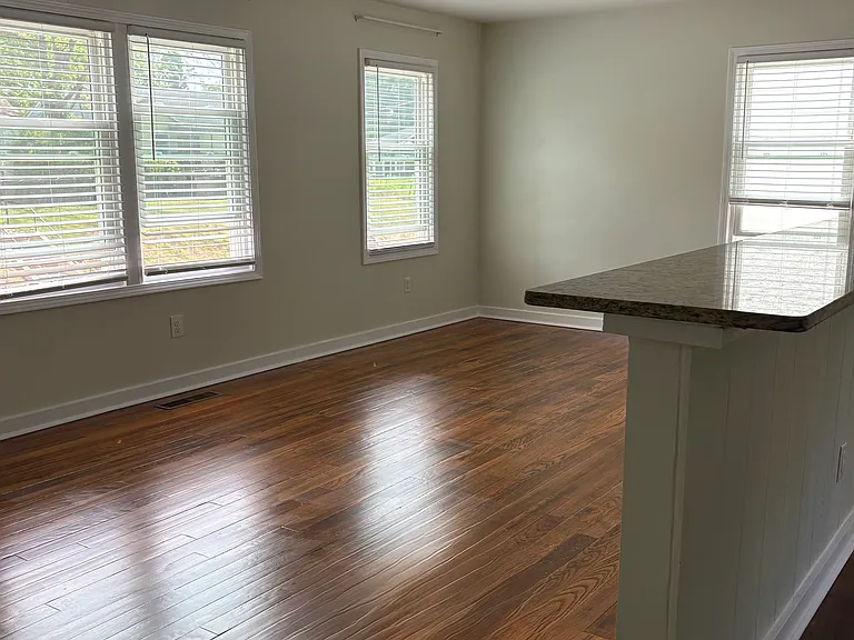 718 Florence Pl NW — Photo 9