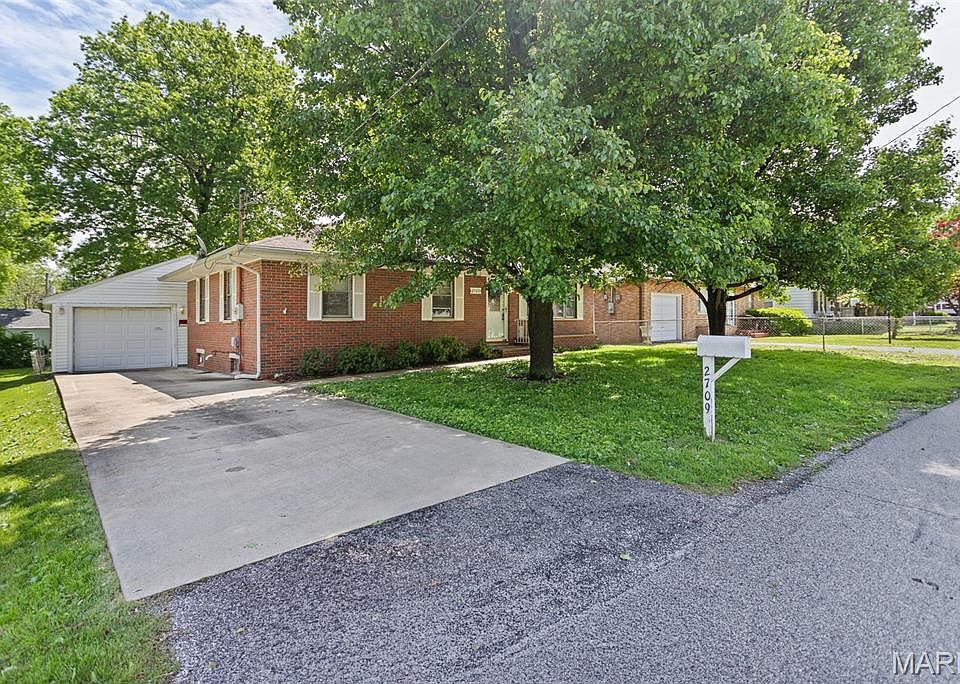 1st image of 2709 Greenwood Ln