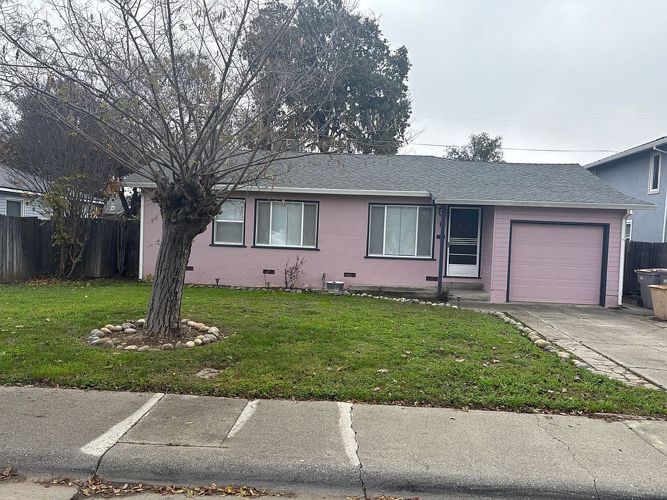 1st image of 10 Northwood Dr