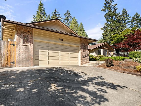 4th image of 1007 NW Regent Dr
