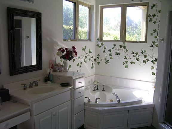 4th image of 22 Ellenita Dr