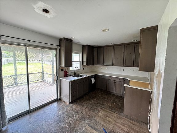 5th image of 623 Russell Ave