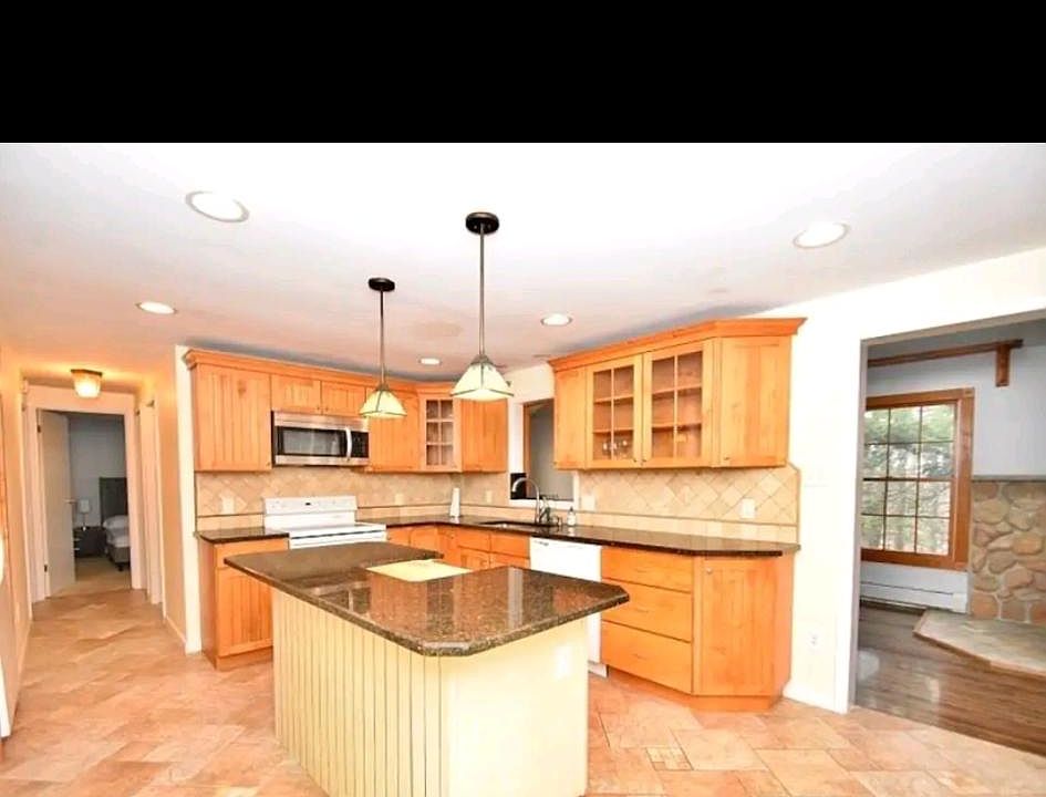 1st image of 47 Lakeside Dr NW