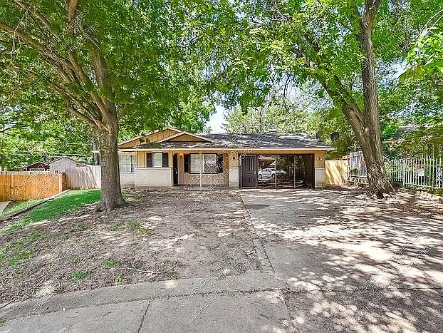 1st image of 4557 Lynnacre Cir #1