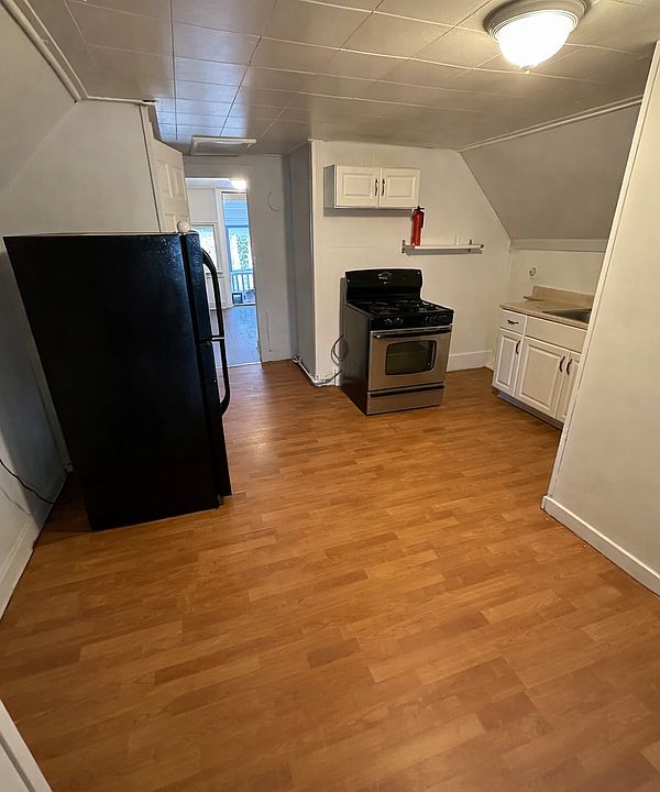 1st image of 315 Bishop St #3