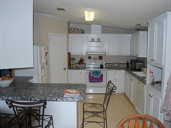 4th image of 42826 Piney Acres Trl