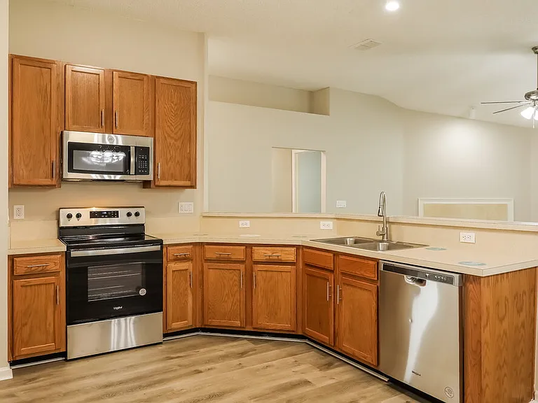 2995 Thorncrest Dr — Photo 8