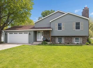 146 Feece Dr, Batavia, IL 60510