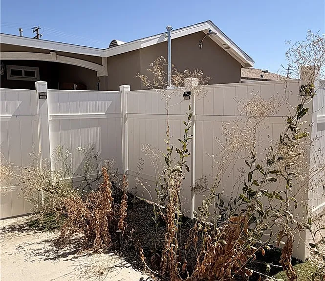 18623 Orange St — Photo 10