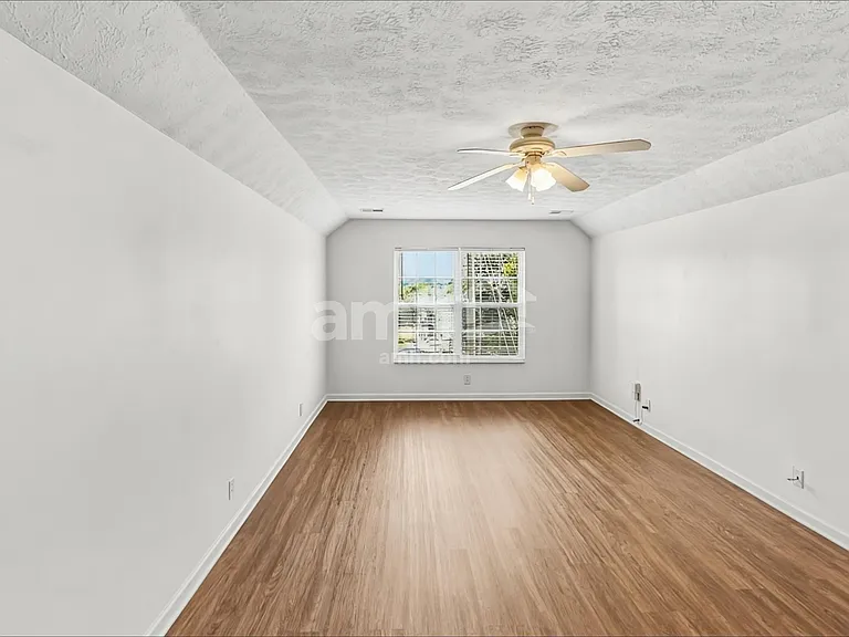 916 Springs Hill Way — Photo 17