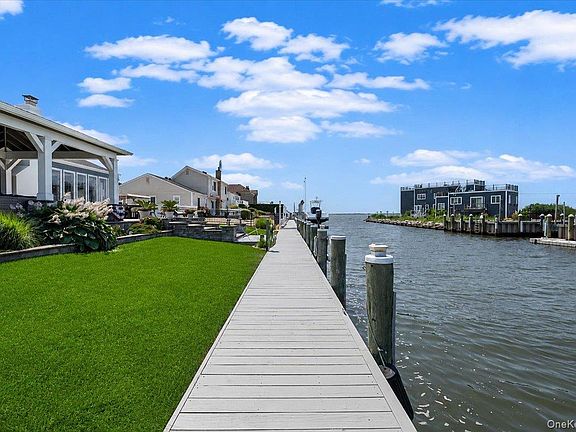 3rd image of 31 Shore Drive W