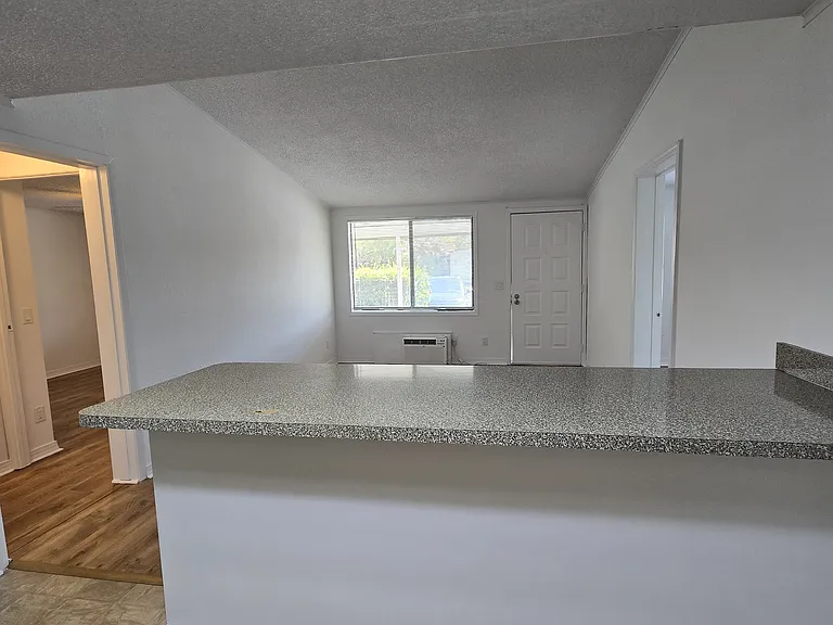 461 7th Pl — Photo 3