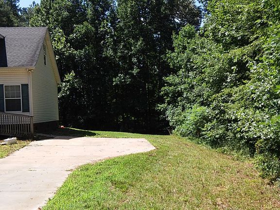 4th image of 129 Fox Run Dr