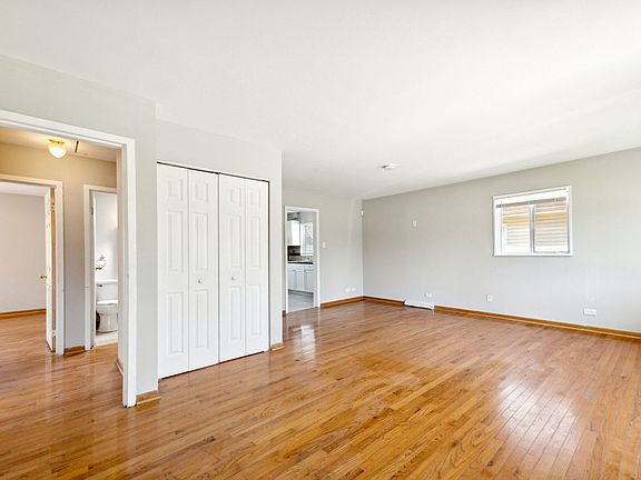 5th image of 15450 Dorchester Ave
