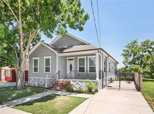 209 W Saint Avide St, Chalmette, LA 70043