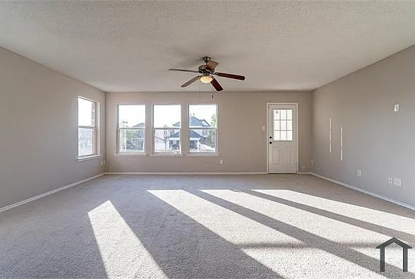 5 bed, 2042 sqft, $3,700 — Photo 3