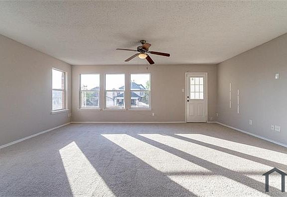 3rd image of 2109 Lone Pecan Dr