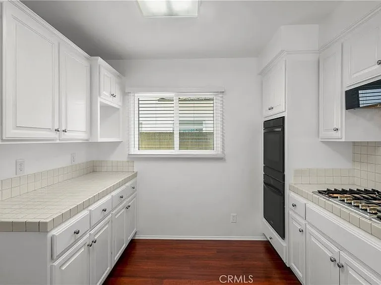 6061 Dundee Dr — Photo 8