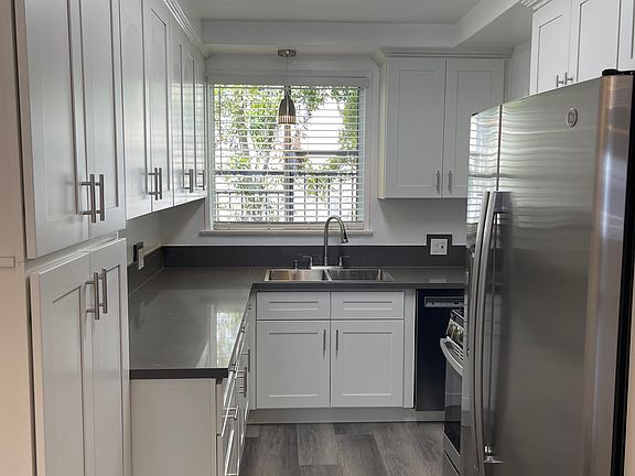 3rd image of 1945 Palmerston Pl