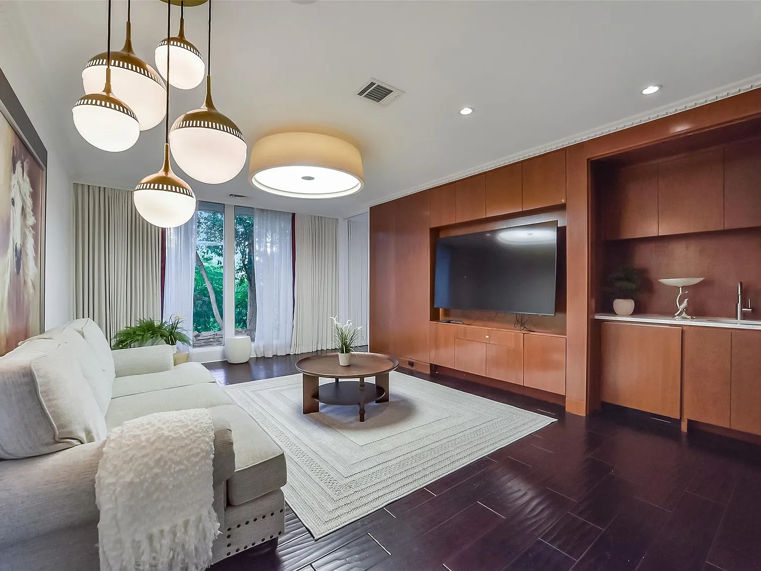 4 bed, 4.5 bath, 5823 sqft, $13,500 — Photo 4