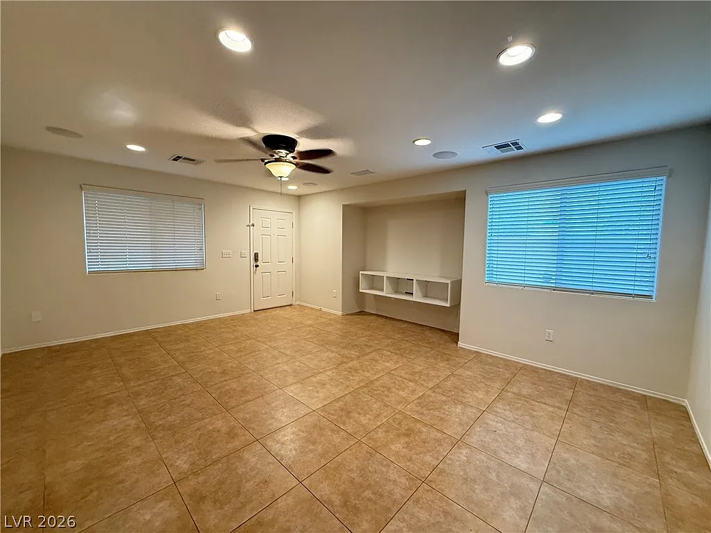 3 bed, 2.5 bath, 1483 sqft, $1,900 — Photo 4