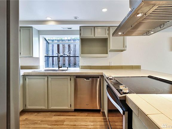 3rd image of 315 E Park St #26A